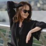 Квіти серед руїн: Софія Ротару згадала про річницю повномасштабного вторгнення