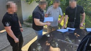 На Донеччині суд за гроші видавав фальшиві рішення для звільнення чоловіків від призову