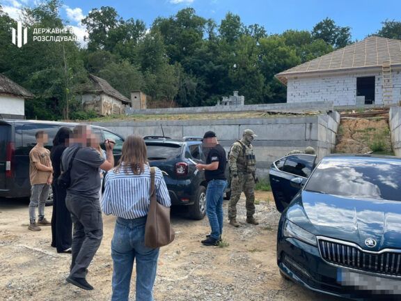 Вінниця: ексначальник ДСНС змушував підлеглих зводити будинки