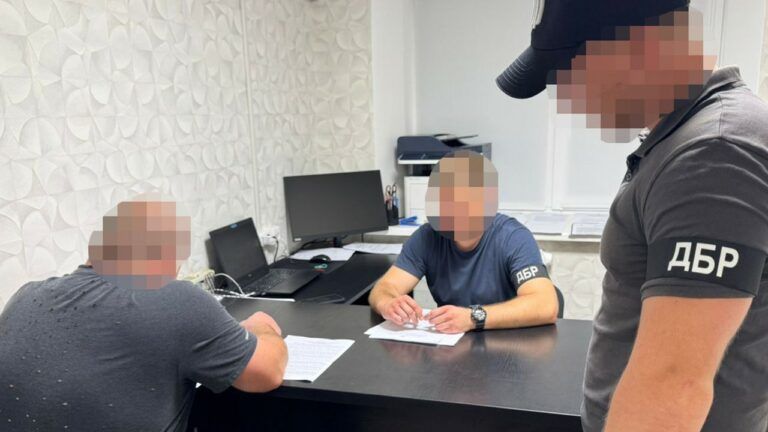 ДБР Донеччина незаконні виплати
