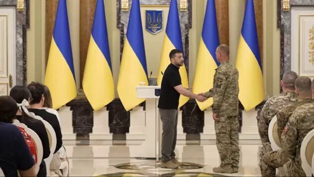 Сила держави — у подвигу: Зеленський вручив сертифікати на квартири родинам загиблих захисників Зеленський вручив сертифікати на квартири воїнам і родинам загиблих захисників