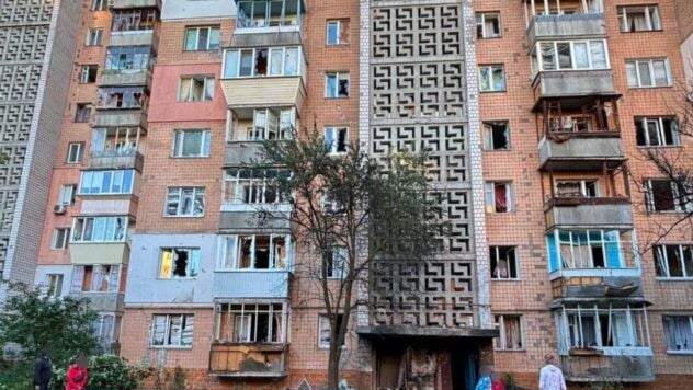 Вибухи у Вишгороді: уламки дрона впали у дворі, спалахнула пожежа Вибухи у Вишгороді 3 вересня