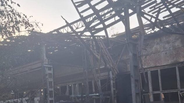 Вибухи у Львові: після атаки дронів РФ зруйновано складське приміщення зруйновано склад