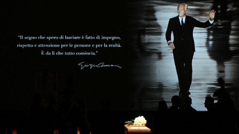 похорон Армані