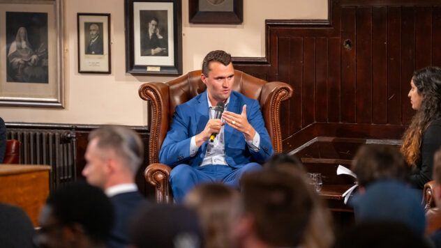 У США застрелили соратника Трампа Чарлі Кірка Чарлі Кірка застрелили в США – що відомо