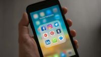 Apple официально выпустила iOS 26 для iPhone – що зміниться і які функції доступні