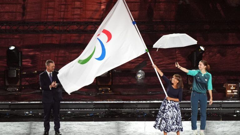 Паралімпійський комітет прапор