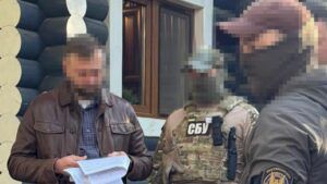 Посадовець МЗС продавав росіянам українські паспорти: як діяла схема легалізував росіян в країнах ЄС