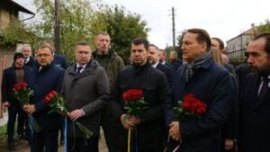 Радослав Сікорський прибув із візитом до Лапаївки у Львівській області