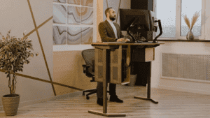 Стіл з регулюванням висоти