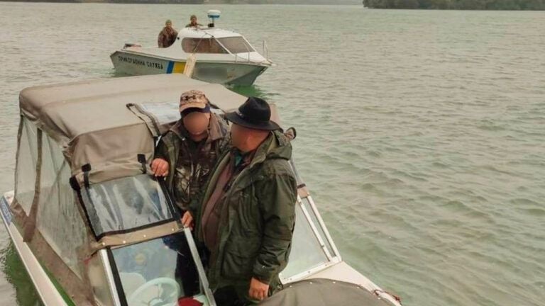 Два румунські катери порушили кордон України на річці Дунай