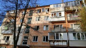 Вночі РФ атакувала Київщину: є пошкодження у двох районах, поранено жінку Нічна атака на Київщину 30 жовтня 2025: наслідки