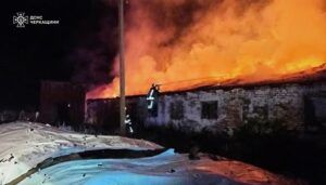 Після ворожого обстрілу на Черкащині загорілася ферма Фото 1 Пожежа на фермі у Черкаській області 30 жовт: загинула тварина Фото 1