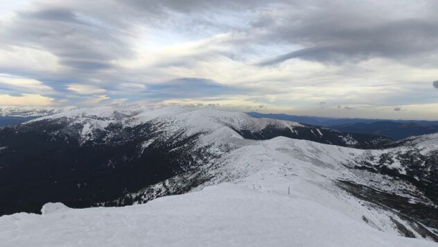 Карпати накрив потужний вітер: рятувальники оголосили штормове попередження шторм в карпатах