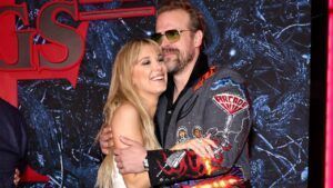 Міллі Боббі Браун та Девід Гарбор