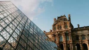 пограбування Лувру