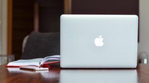 Apple випустить бюджетний Macbook