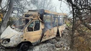 Росіяни вдарили дроном по маршрутці у Краматорському районі, є постраждалі дрон атакував маршрутку на Донеччині 8 листопада