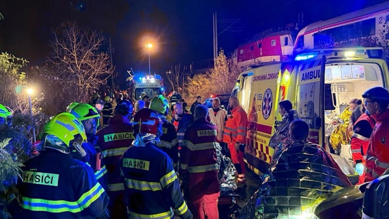 У Словаччині зіткнулися два потяги, понад 70 людей постраждали