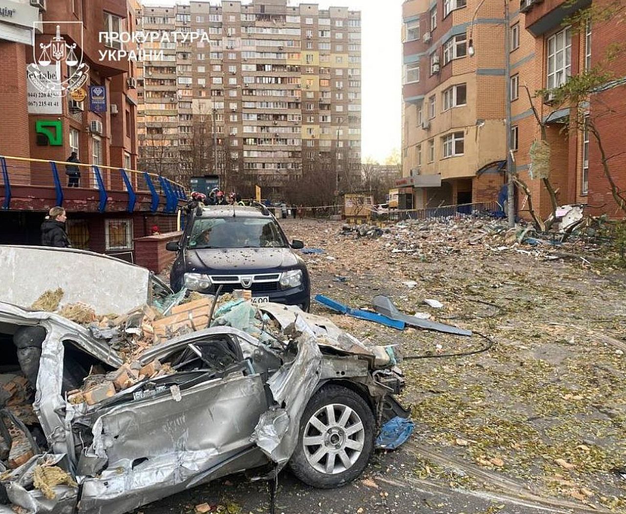 Дом Олеся Санина пострадал во время атаки на Киев: что с режиссером и его семьей Фото 1 наслідки атаки на Київ 14 листопада 2025