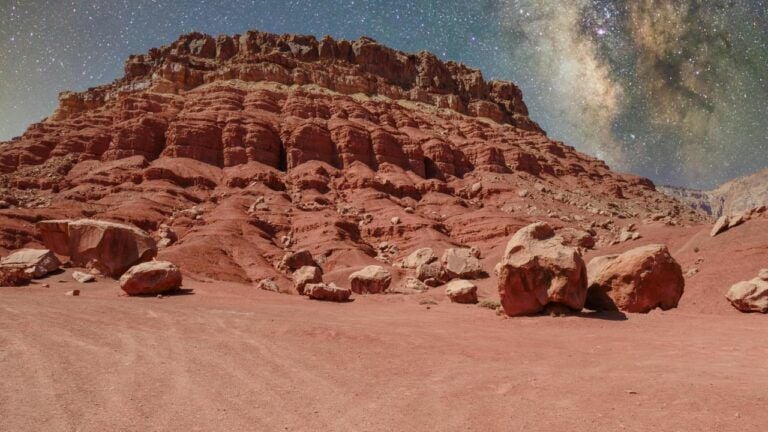 Вулкани Марса могли створити умови для життя: дослідження