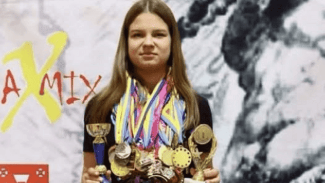 чемпіонка з кікбоксингу Каріна Бахур