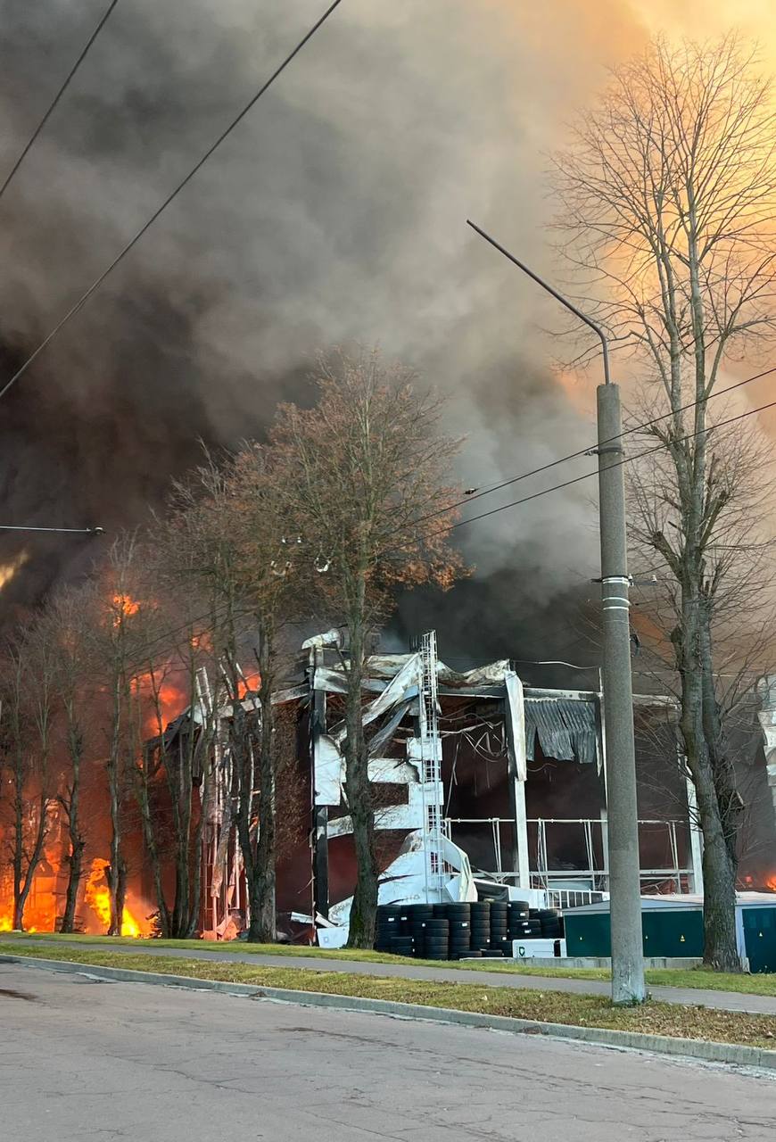 Взрывы во Львове и области: пострадал энергообъект, вспыхнул пожар на складах Фото 1 Взрывы во Львове и области: что произошло сегодня 19 ноября 2025 Фото 1