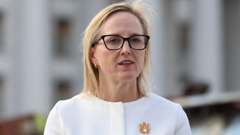 Джулі Девіс