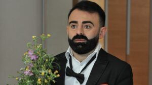 Арам Арзуманян упав в оркестрову яму під час вистави в Харкові: що зараз з актором Арам Арзуманян