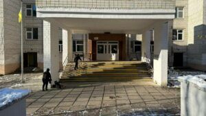 Стрельба возле школы во Львове: родители решали конфликт детей с пистолетом Стрельба во дворе львовской школы: конфликт родителей закончился ранением