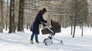 П'ять ознак того, що коляска незручна для новонародженого в холодну пору року