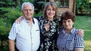 Олена Кравець з батьками