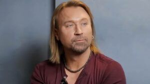 Я – не предатель: Винник опроверг, что выехал из Украины в “багажнике под пледом” Олег Винник