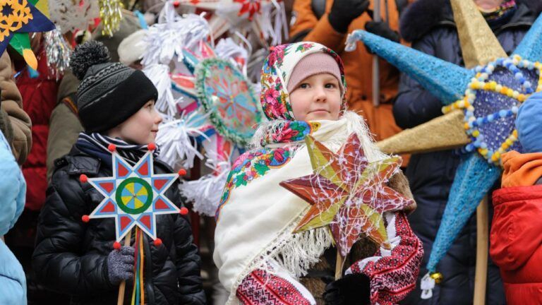 коли клядують і щедрують у 2025