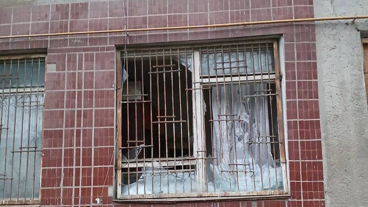 V ruskih napadih na Odeso umrla ženska, poškodovana energetska infrastruktura