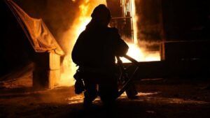 В Соломенском районе Киева горит складское здание: что известно Пожар в складском здании в Киеве 5 января 2026 года: что известно о последствиях