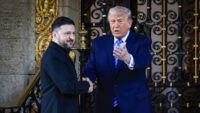 Зеленский поблагодарил Трампа за просьбу к Путину не обстреливать Украину