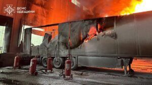 Повреждена территория сортировочного терминала Новой почты в Одесской области