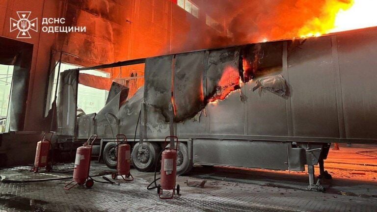 Повреждена территория сортировочного терминала Новой почты в Одесской области