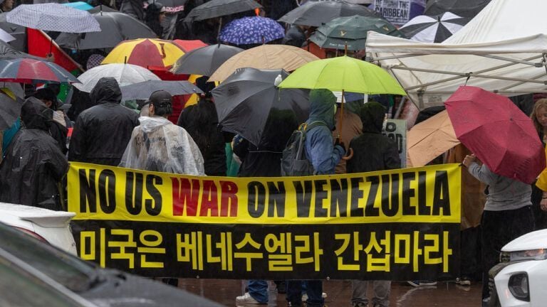 В США начались массовые протесты из-за военной операции в Венесуэле