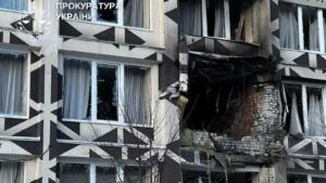 Удар по частной клинике на Оболони в Киеве: в стене палаты стационара – дыра Наслідки атаки РФ на Київ і Київщину 5 січня