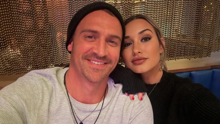 Раян Лохте з дівчиною