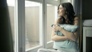 продуває пластикове вікно