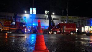 Вибухи в Запоріжжі: пошкоджено торговельний обʼєкт У Запоріжжі пролунали вибухи 7 січня 2026 року: влучили у торговельний обʼєкт