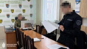 Взятки за отсрочку в Ровенском ТЦК: чиновнику сообщили о подозрении