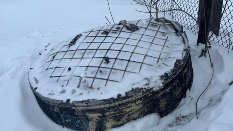 СБУ показала уламки Орєшніка, яким РФ атакувала Львівщину