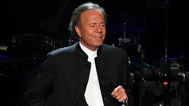 Хуліо Іглесіаса звинуватили у сексуальному насильстві: що відомо