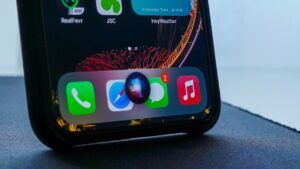 Apple вступає в ШІ-перегони: Siri перетворять на конкурента ChatGPT і Gemini Siri