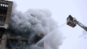 Вибухи у Дніпрі: РФ поцілила в житловий будинок, є постраждалі Вибух у Дніпрі 22 січня 2026 року