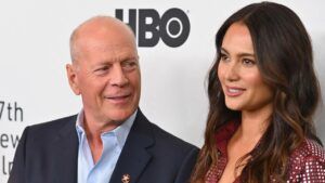 Брюс Вілліс не усвідомлює, що хворий на деменцію: дружина актора пояснила причину Брюс Вілліс та Емма Гемінг